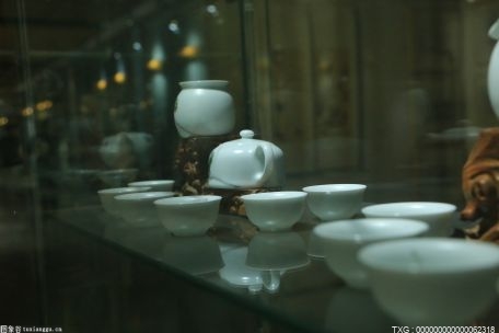 陶瓷之乡在什么城市？传统陶瓷的主要原料是什么？