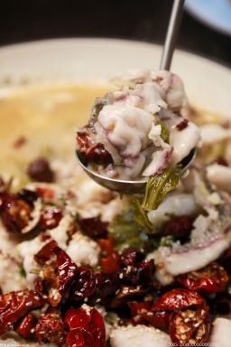 筒骨菌菇汤的做法是什么？猪蹄炖汤的做法有哪些？
